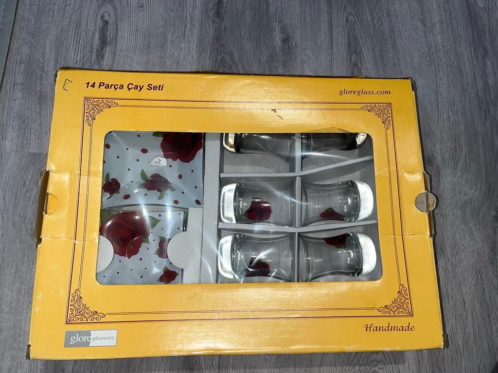 Turkse thee glazen nieuw in doos met bordjes 6 stuks, Ophalen, Glas of Glazen, Nieuw, Glas