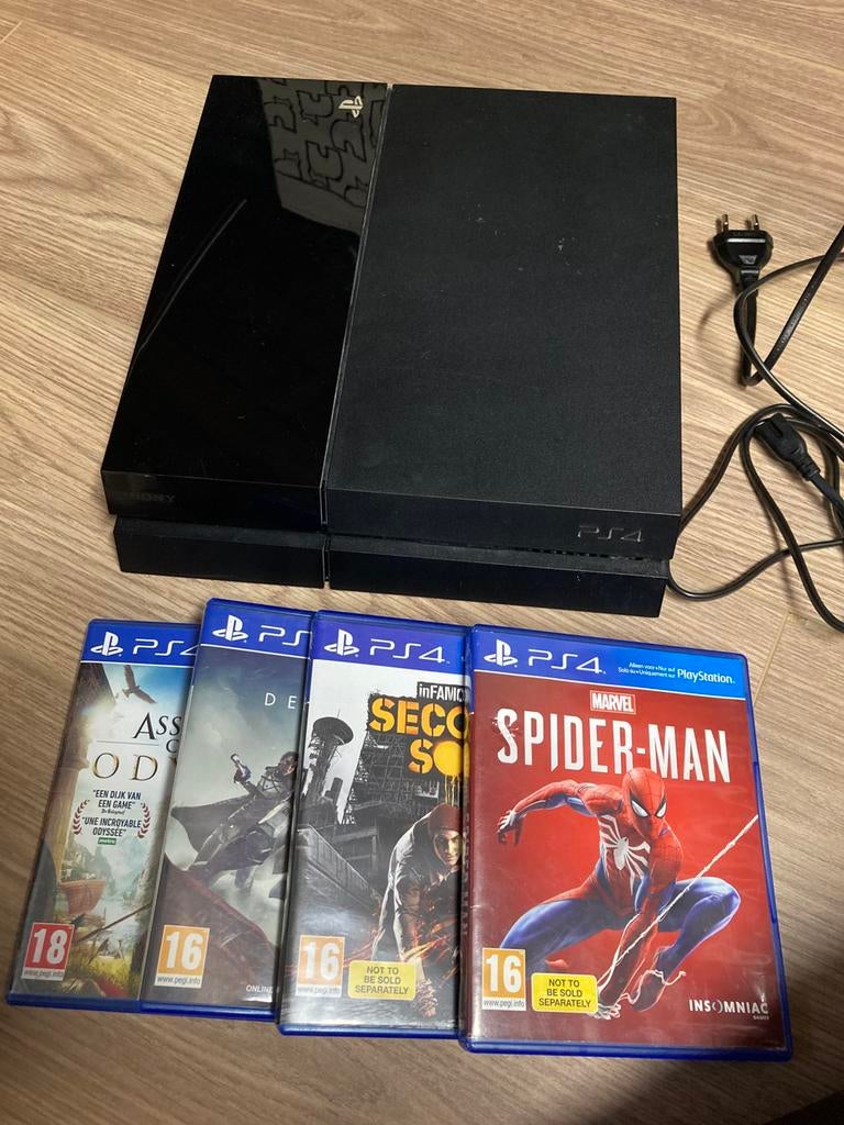 Mooie playstation 4, Spelcomputers en Games, Ophalen of Verzenden, Zo goed als nieuw, Zonder controller, Slim