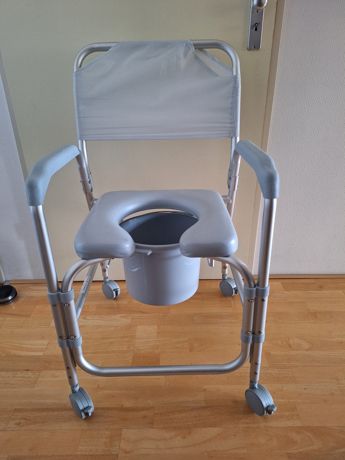 Douche toiletstoel op wieltjes 3 weken lang gebruikt, Diversen, Ophalen of Verzenden