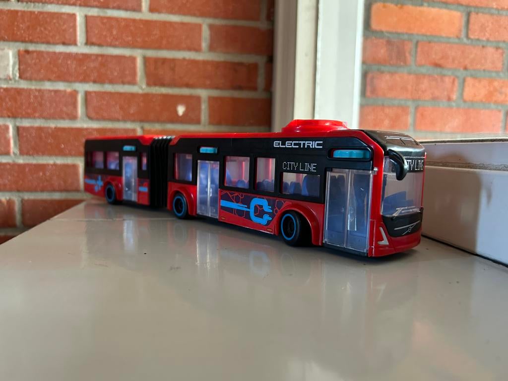 DickieToys Volvo stadsbus 40 cm -vrijloop en stuurmechanisme, Ophalen of Verzenden, Zo goed als nieuw, Bus of Vrachtwagen, Lion Toys