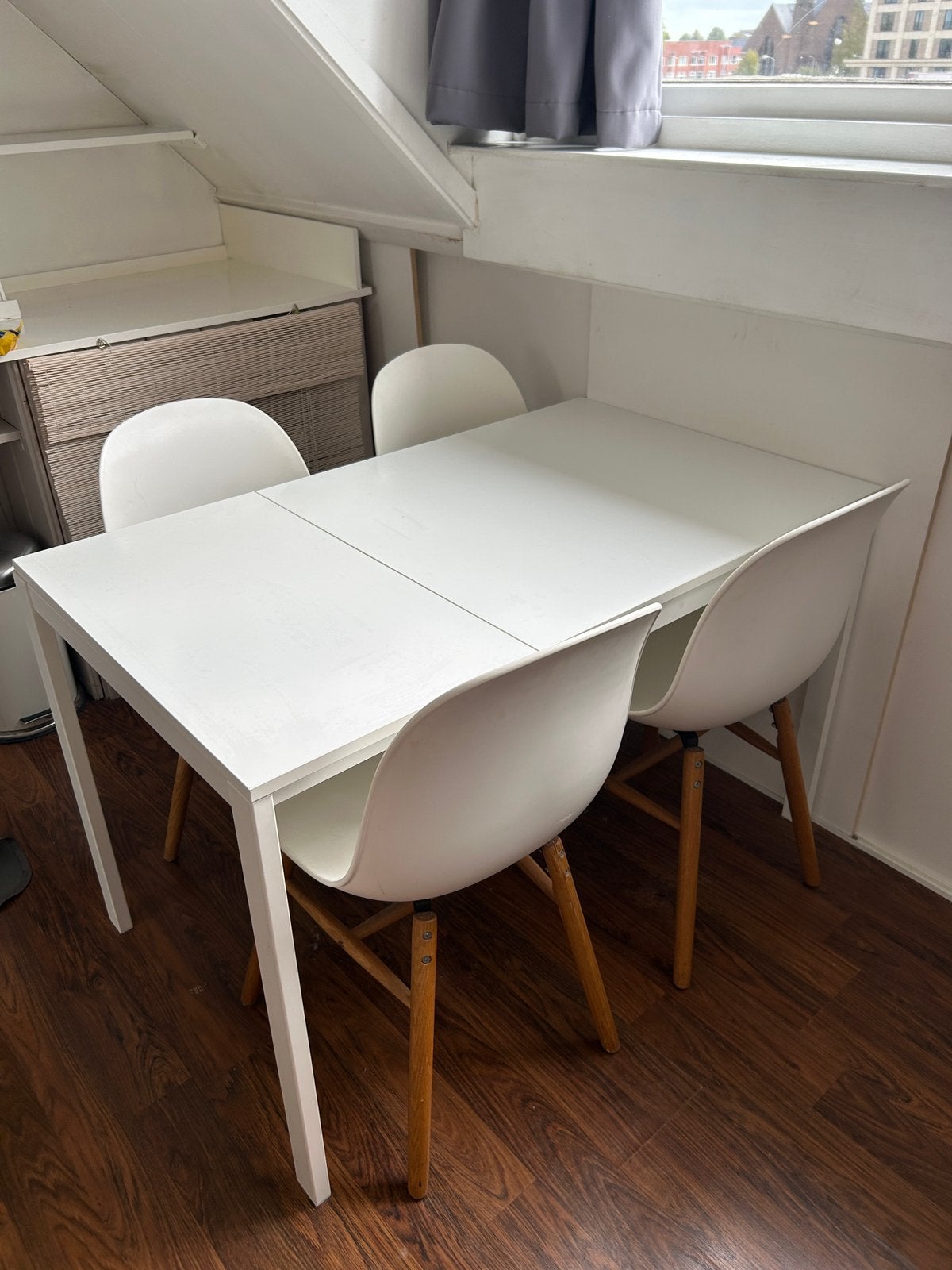 IKEA VANGSTA uitschuifbare tafel wit, Huis en Inrichting, Ophalen, Zo goed als nieuw, Rechthoekig, 100 tot 150 cm