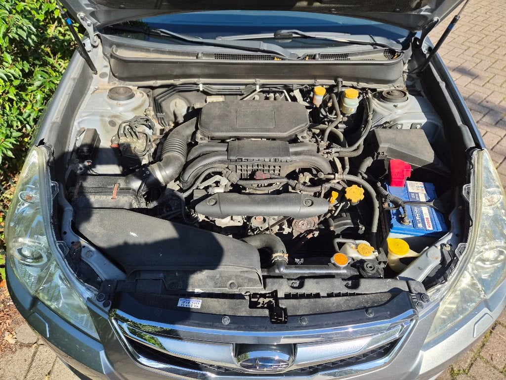Foto 5 van Subaru Legacy 2.0 I Touring Wagon AWD 2011 Grijs