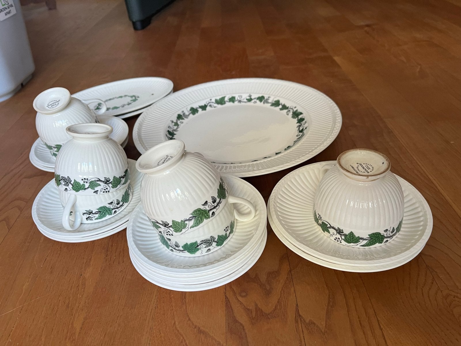 Wedgwood thee- en koffieservies - Stratford Edme Ivy, Huis en Inrichting, Keuken | Servies, Gebruikt, Klassiek, Ophalen of Verzenden