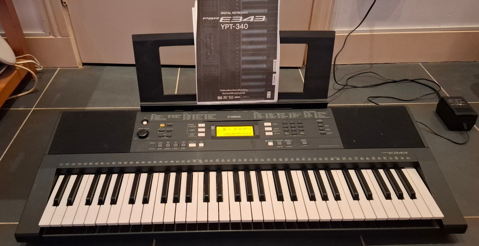 Keyboard **Yamaha PSR - E343**, Muziek en Instrumenten, Ophalen, Yamaha, Aanslaggevoelig, 61 toetsen