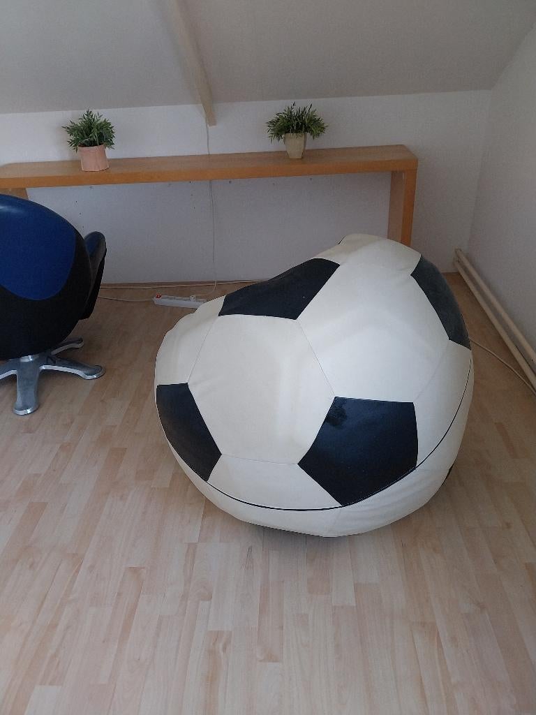 Leolux voetbal zitzak zwart/wit, Huis en Inrichting, Zitzakken, Ophalen, Gebruikt, Overige kleuren, Zitzak