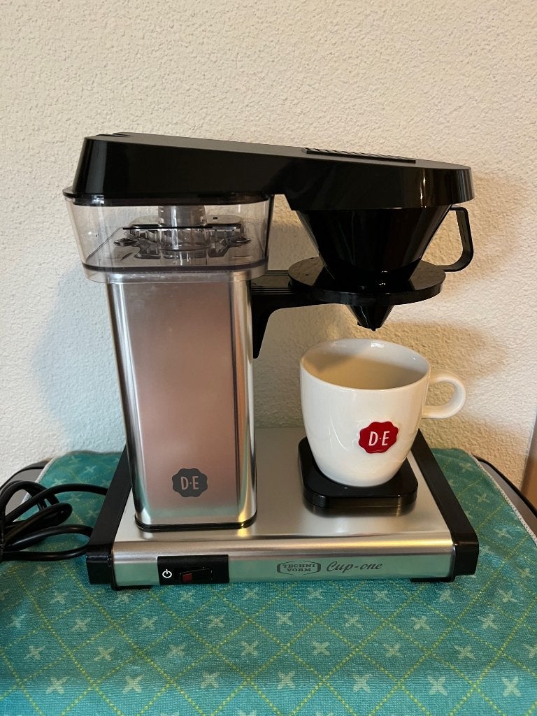 NIEUWSTAAT Douwe Egberts CUP ONE koffiezetapparaat 1 kops, Stoompijpje, 10 kopjes of meer, Koffiemachine, Gemalen koffie