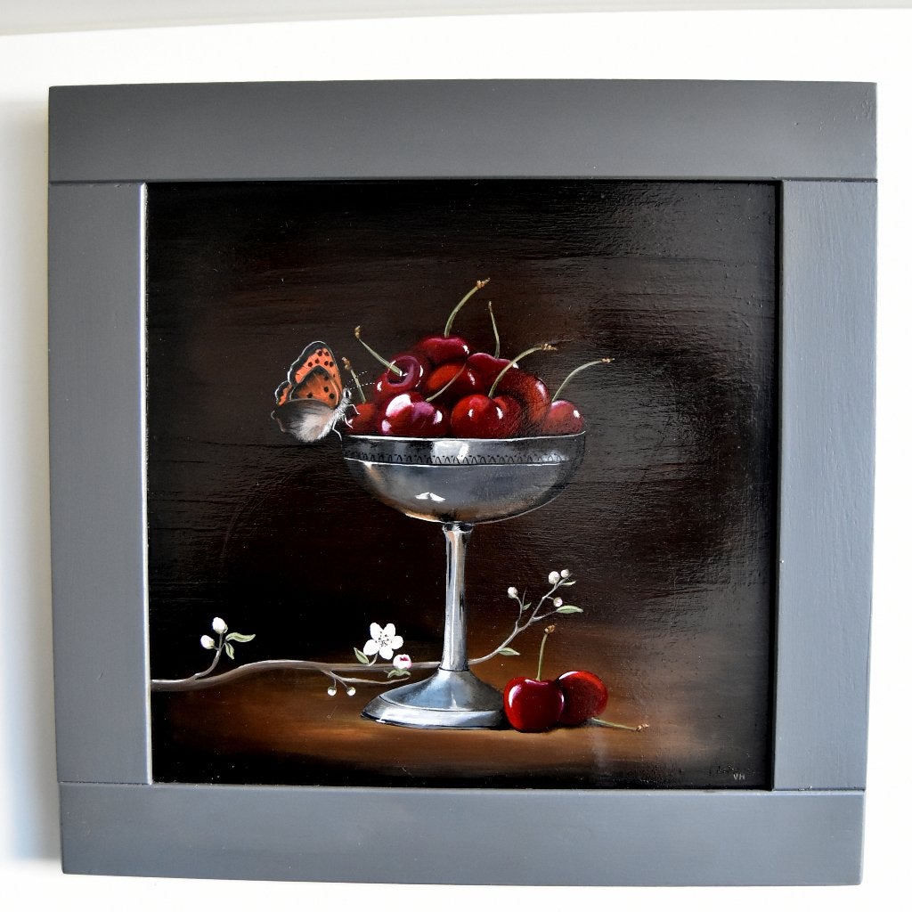 Stilleven met kersen & een vlinder, op een oud houten paneel, Acrylverf, Stilleven, Hout, Ophalen of Verzenden