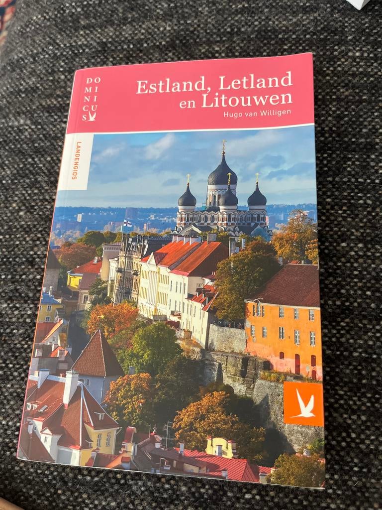 Reisgids Estland, Letland en Litouwen - Hugo van Willigen, Overige merken, Europa, Ophalen of Verzenden, Zo goed als nieuw