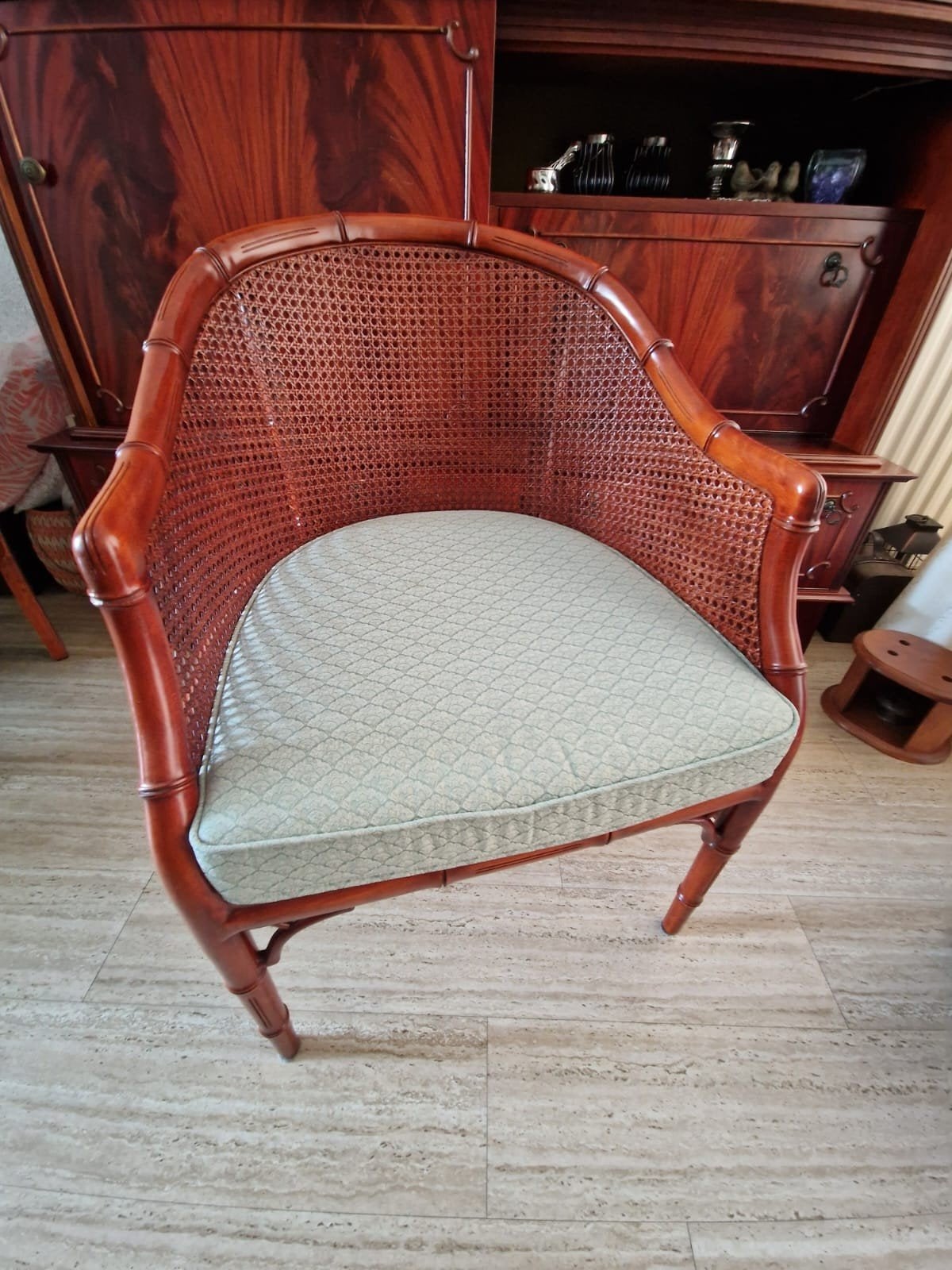 Houten stoel met rieten rug en rieten zitting., Ophalen
