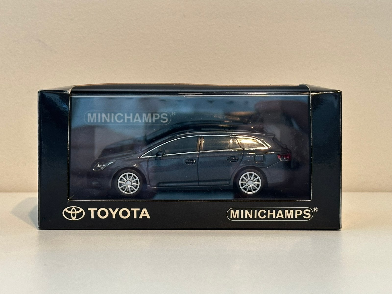 Toyota Avensis Wagon (2009) | MiniChamps | schaal 1:43, Ophalen of Verzenden, Zo goed als nieuw, Auto, MiniChamps
