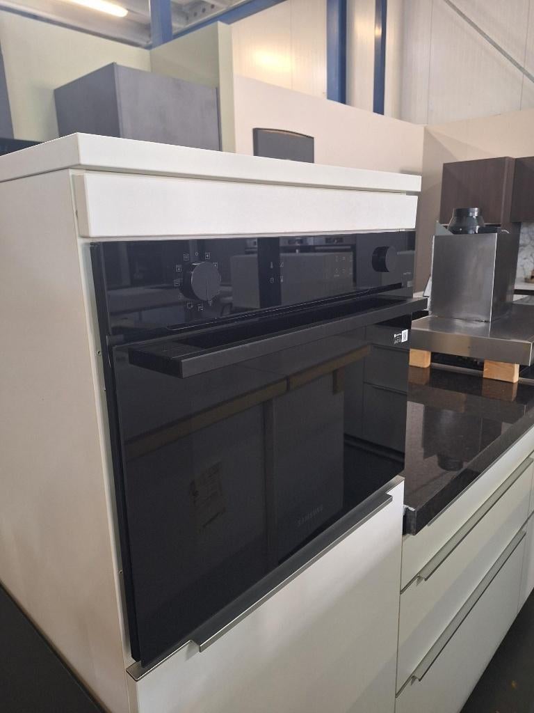 Keuken Compleet met APP 120Keukens op voorraad Nr. 2930, Ophalen of Verzenden, Zo goed als nieuw, Hoekkeuken, Met kookeiland