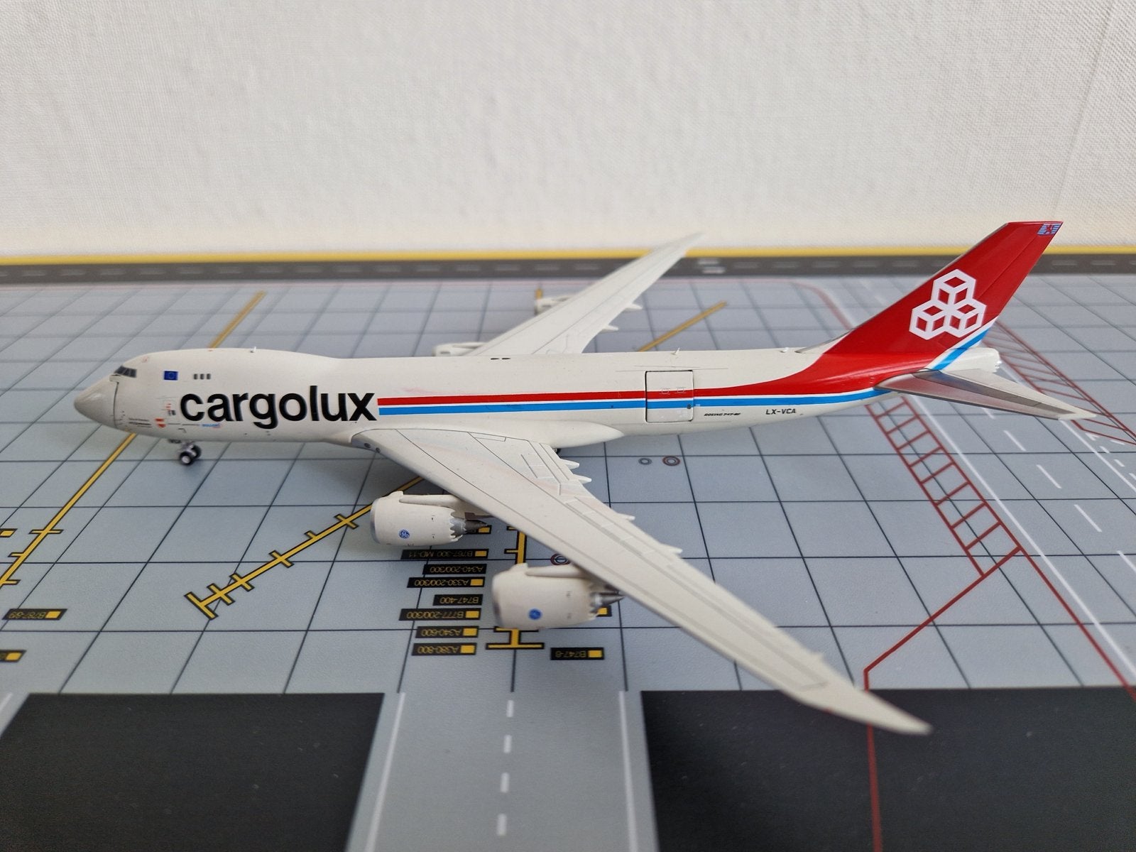 CargoLux 1:400 B747-8f van Geminijets, Overige merken, 1:200 of kleiner, Ophalen of Verzenden, Zo goed als nieuw