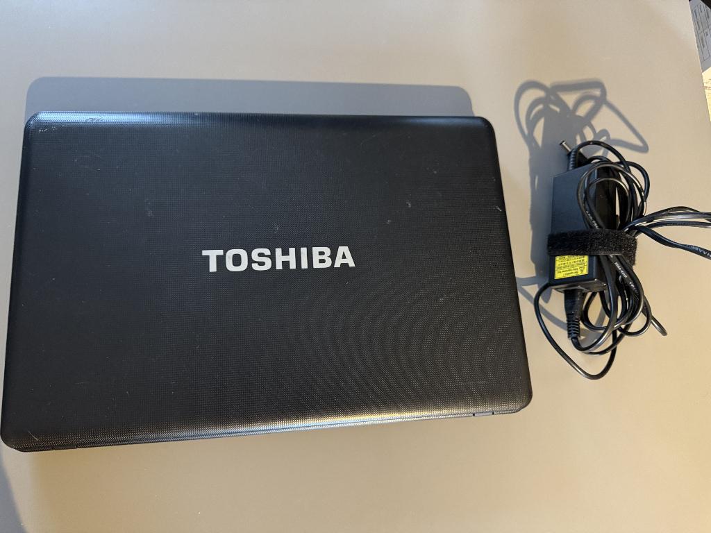 Betrouwbare Toshiba Laptop + Laptoptas met leuke games, Ophalen, Toshiba