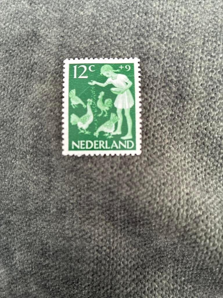 Nederlandse postzegel 12c + 9c, meisje met kippen, Verzenden, Na 1940, Postfris