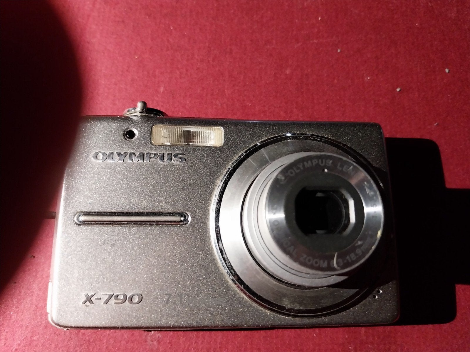 Olympus X-790 Compactcamera oplader en hoesje goed toestel., Ingebouwde flitser, Gebruikt, Cameratas, Ophalen of Verzenden