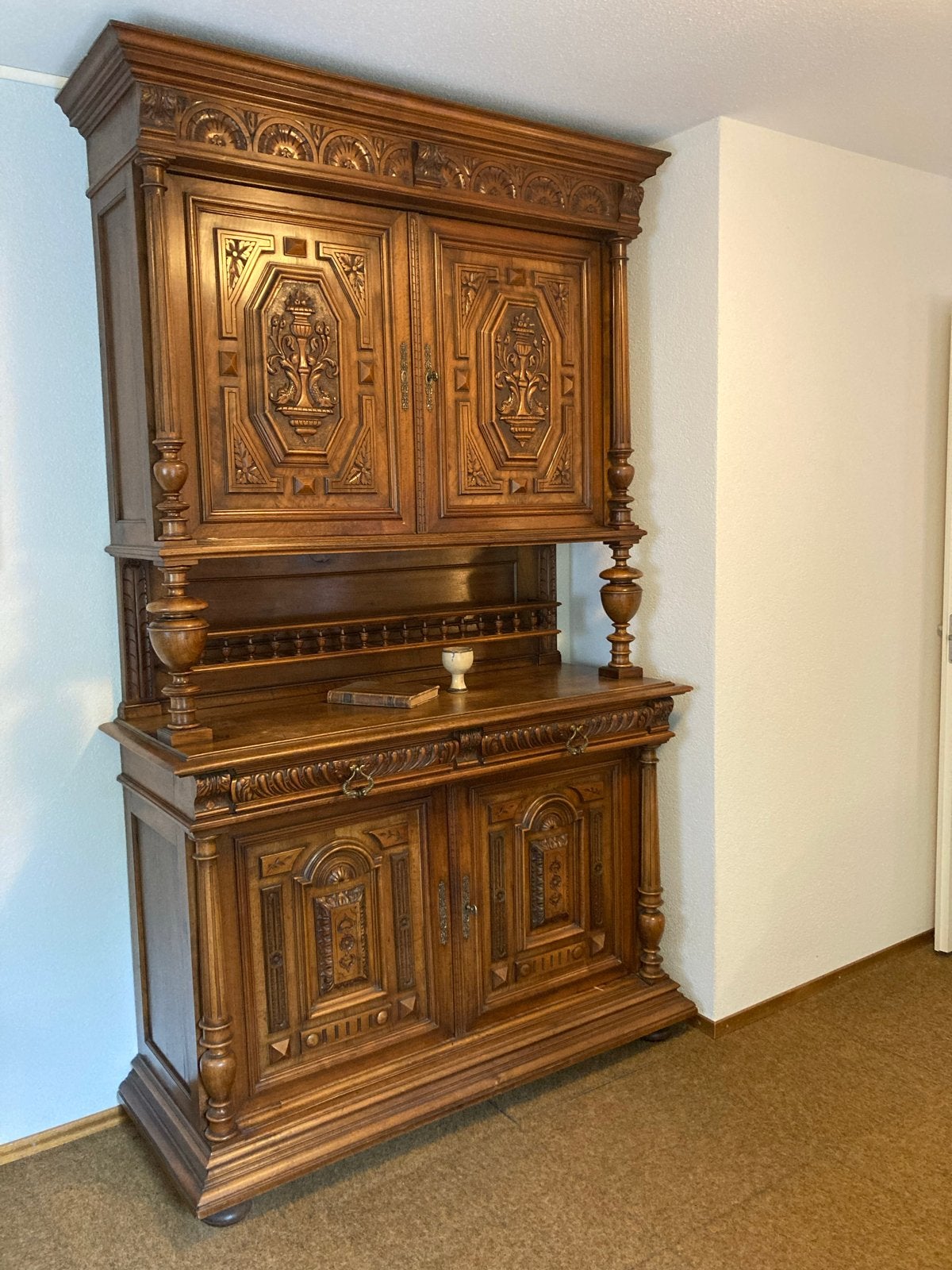 Antieke Eiken Kast - Rijkelijk Gesneden Buffetkast, Ophalen