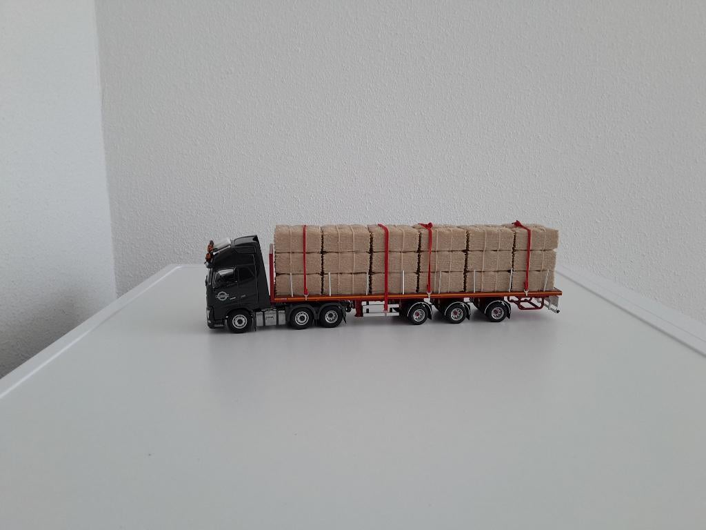 Volvo FH16 Nijssen Fourages met trailer en lading stro ., Verzenden, Nieuw, Bus of Vrachtwagen, Tekno