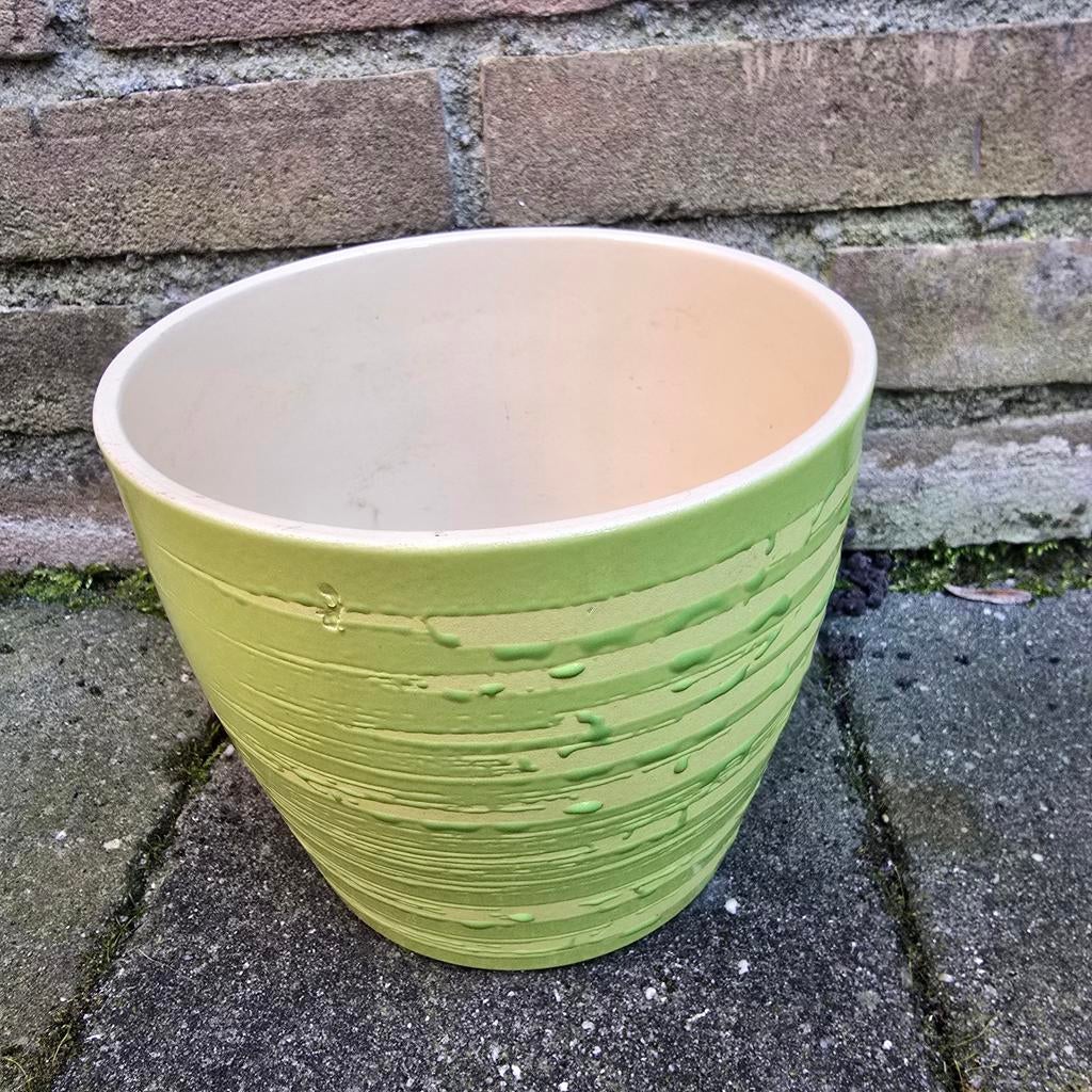 Groene bloempot, rond, voor binnen, 25 tot 40 cm, Rond, Ophalen of Verzenden, Zo goed als nieuw