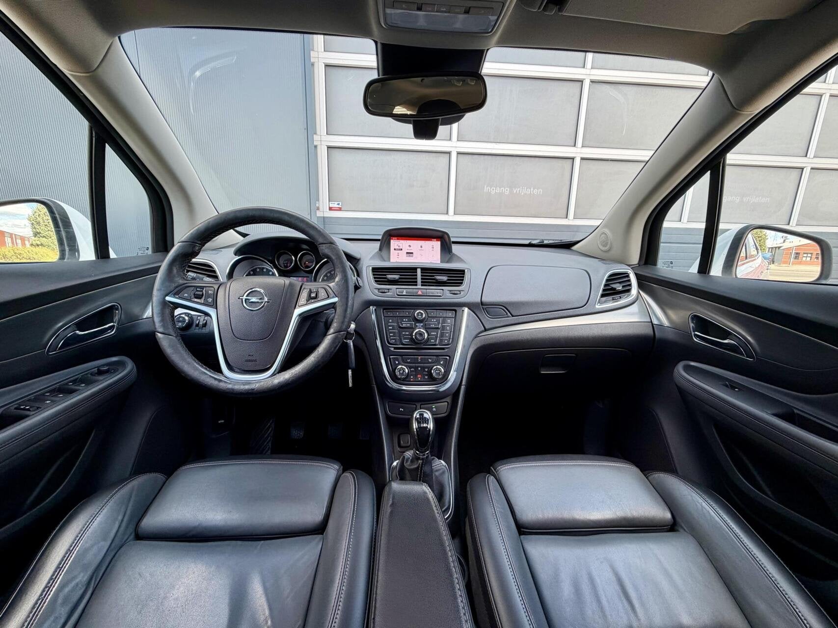 Opel Mokka 1.4 T 140pk Cosmo| RIJKLAAR & NIEUWE KETTING | Tr, Auto's, Voorwielaandrijving, Gebruikt, 4 cilinders, Wit