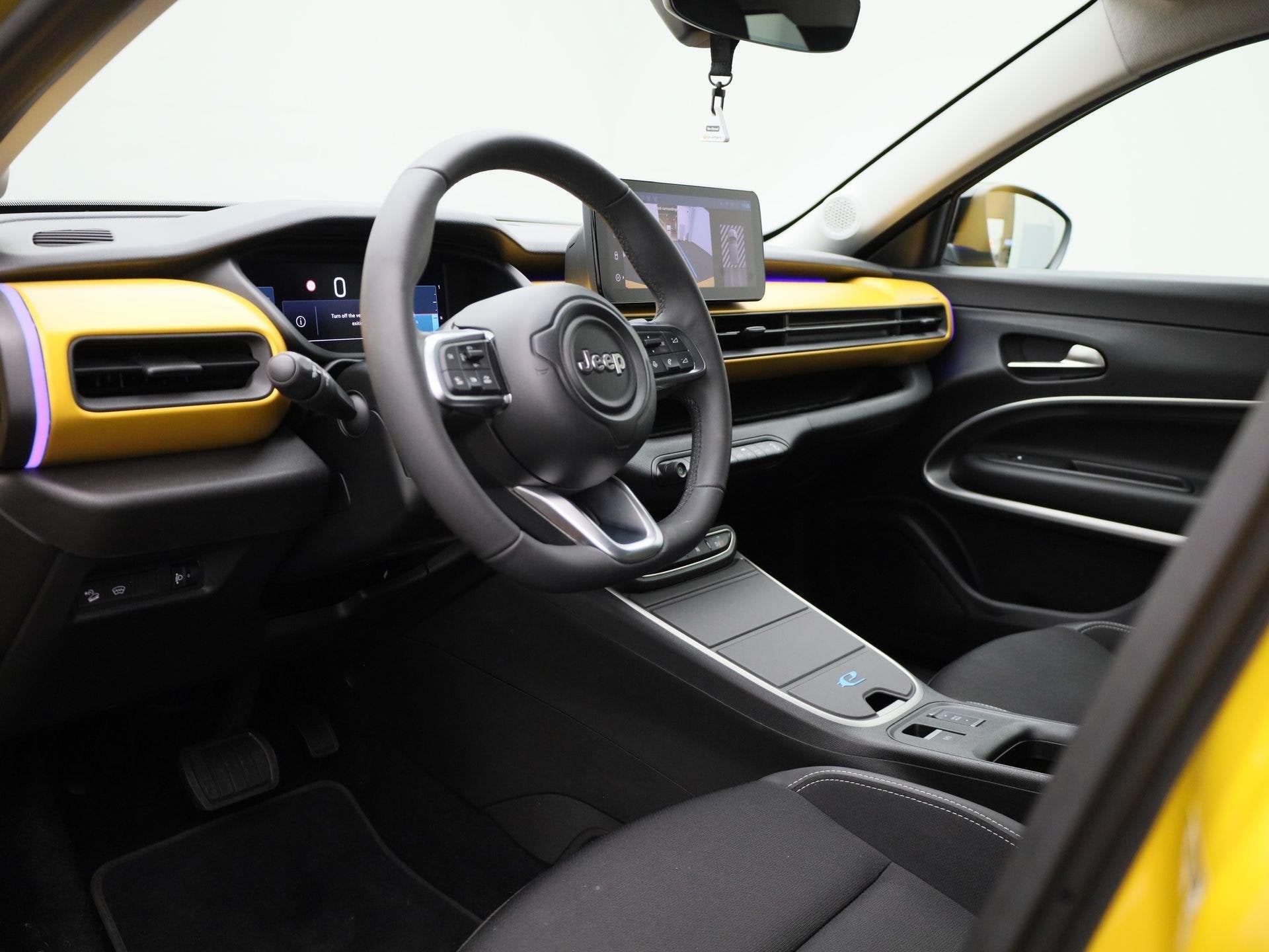 Jeep Avenger 54kWh 1st Edition | Navigatiesysteem | Parkeers, 12 maanden, Stof, Gebruikt, 334 min