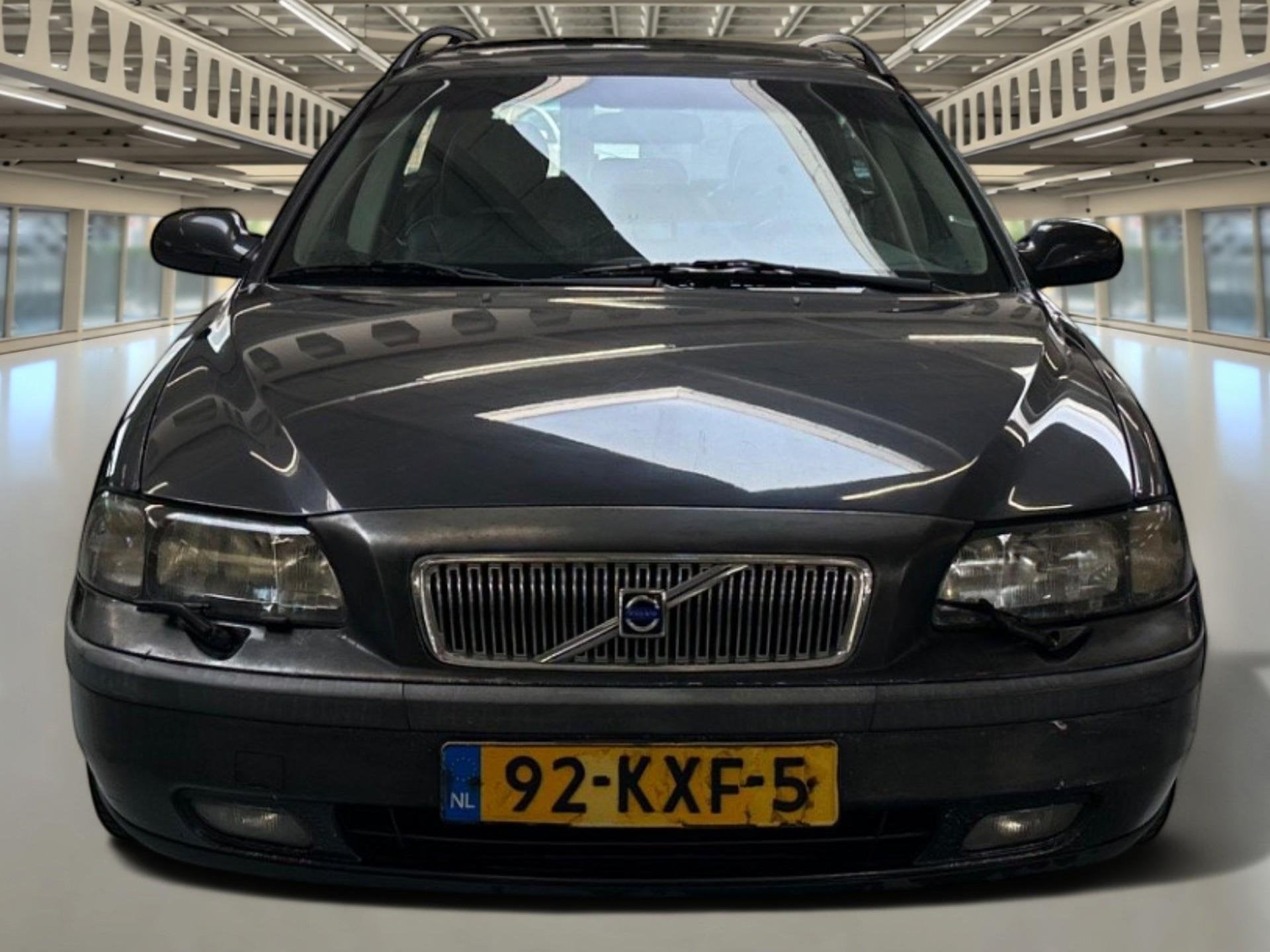 Volvo V70 2.4 Comfort Line Altijd 20 v70's op voorraad , Nie, Stof, Verwarmde buitenspiegels, 2435 cc, 170 pk