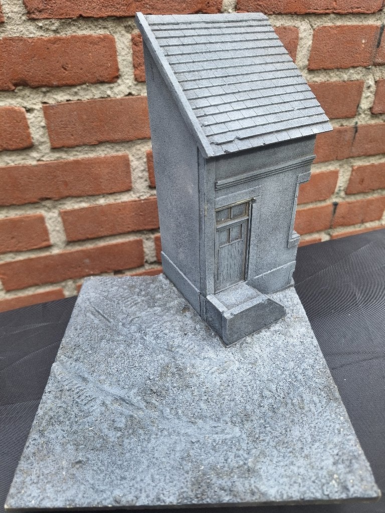 Dioramabase met huisje - resin 1/35, Hobby en Vrije tijd, Verzenden, Zo goed als nieuw, 1:35 tot 1:50, Diorama