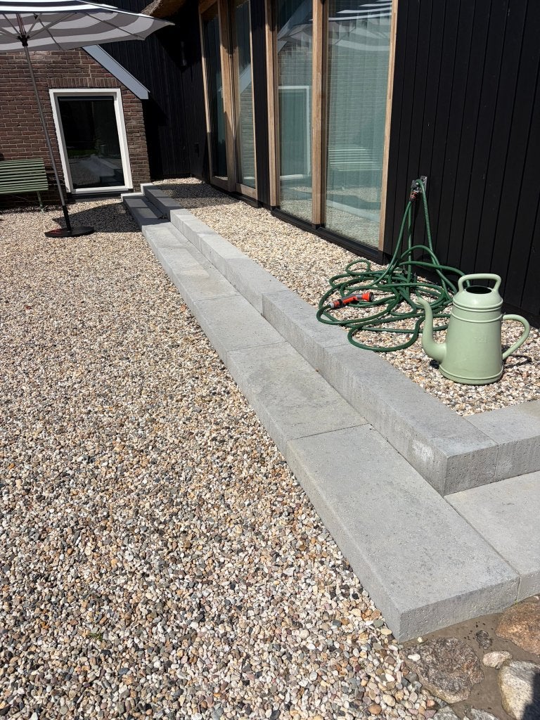 Schellevis traptreden en stapelelementen, Ophalen, Nieuw, Beton, Terrastegels