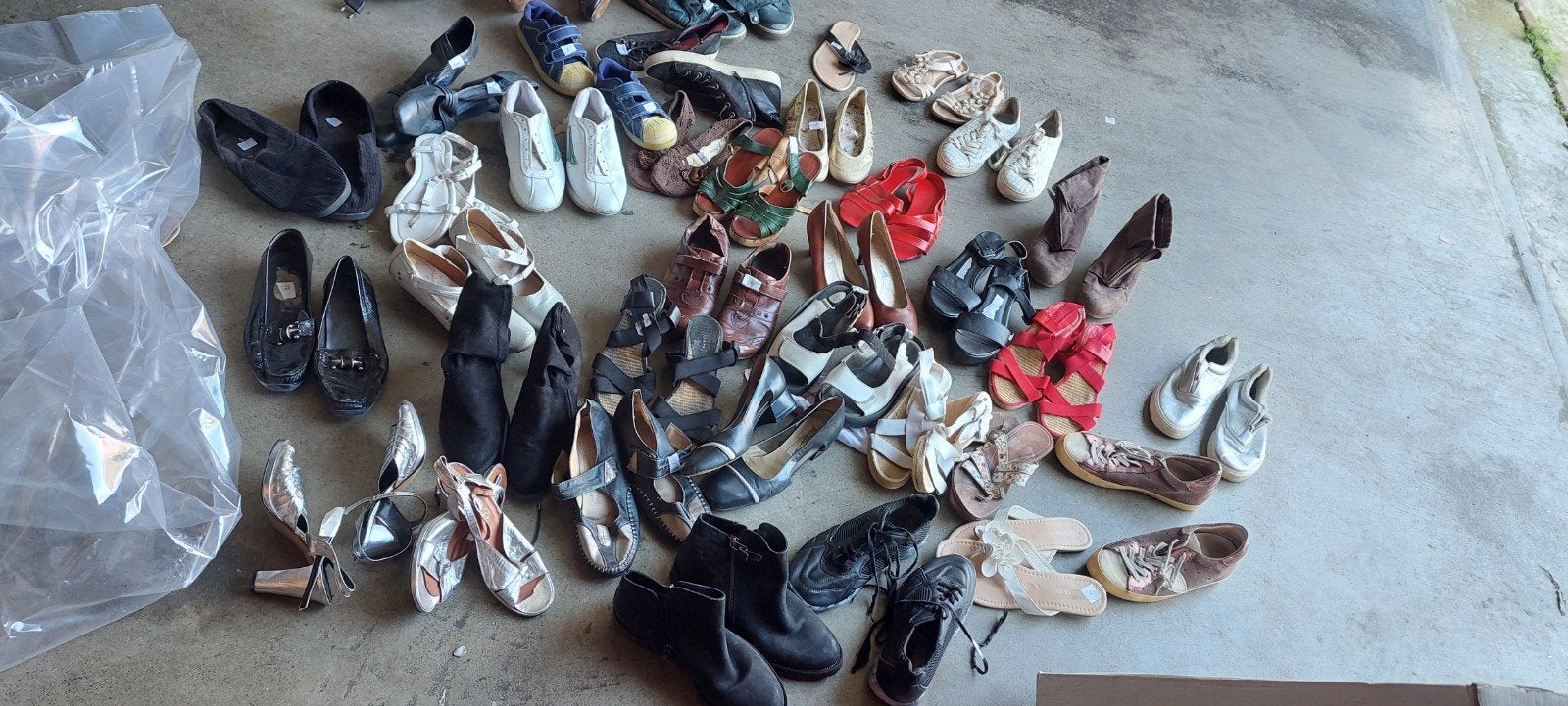Grote partij diverse schoenen - Dames en Kinderen, Kleding | Dames, Schoenen, Gedragen, Ballerina's, Zwart, Ophalen