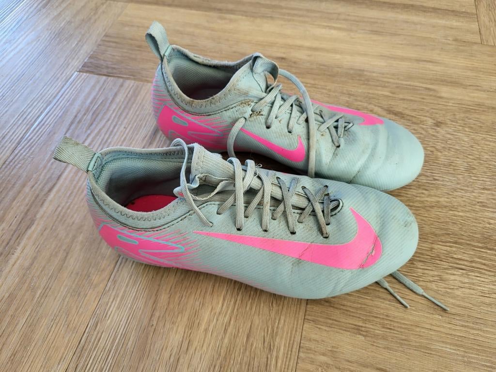 Nike voetbalschoenen maat 36,5 te koop, Sport en Fitness, Voetbal, Maat XS of kleiner, Ophalen of Verzenden, Schoenen