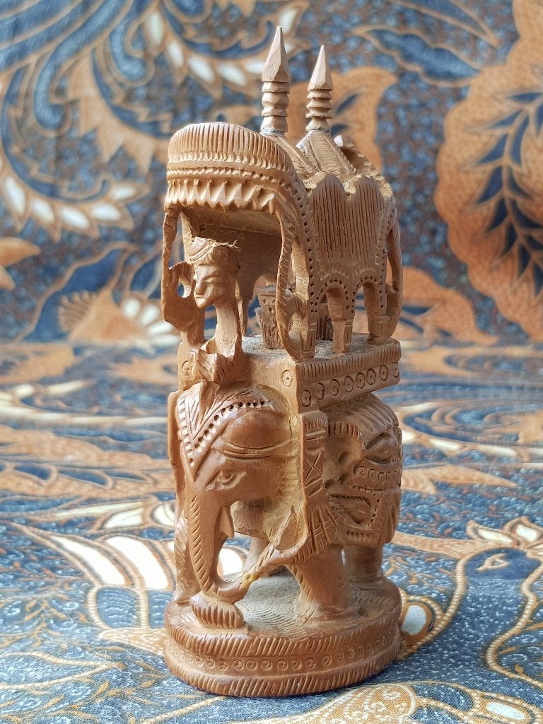 Olifant met berijder antiek Oosters beeldje van hout 12 cm., Ophalen of Verzenden, Beeld, Gesneden, Hout