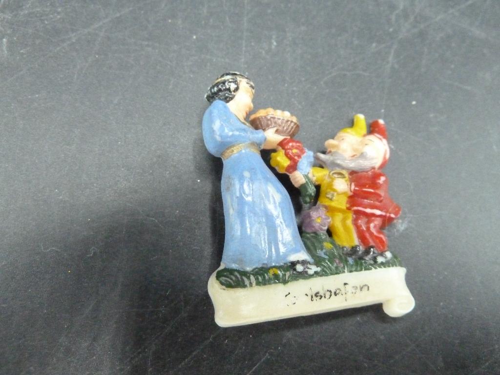 Vintage celluloid broche souvenir Sneeuwwitje en dwergen, Ophalen of Verzenden, Overige materialen
