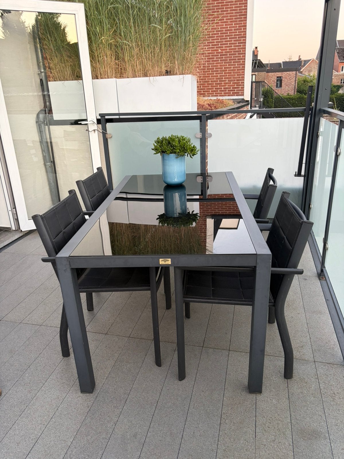 Tuintafel en 4 bijhorende stoelen, Ophalen, Zo goed als nieuw, Eettafel, Overige materialen