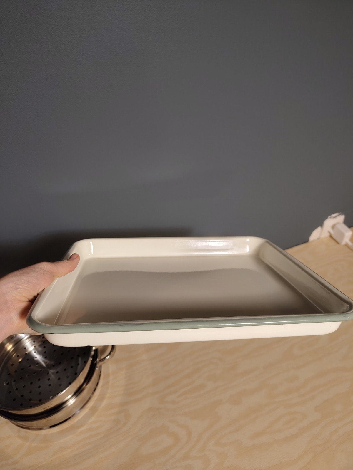 Dille and Kamille Enamel Pan, Ophalen