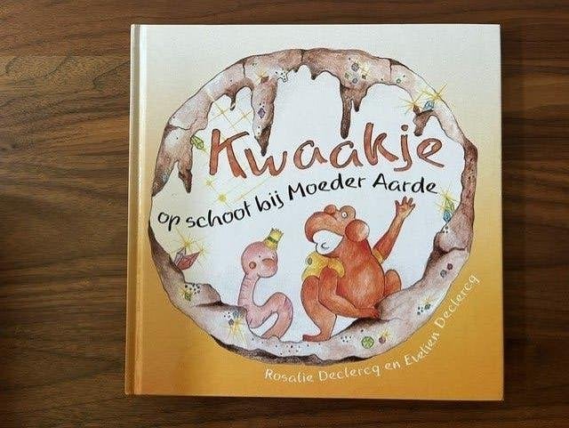 Kwaakje op schoot bij moeder aarde, Ophalen of Verzenden, Zo goed als nieuw, Fictie algemeen