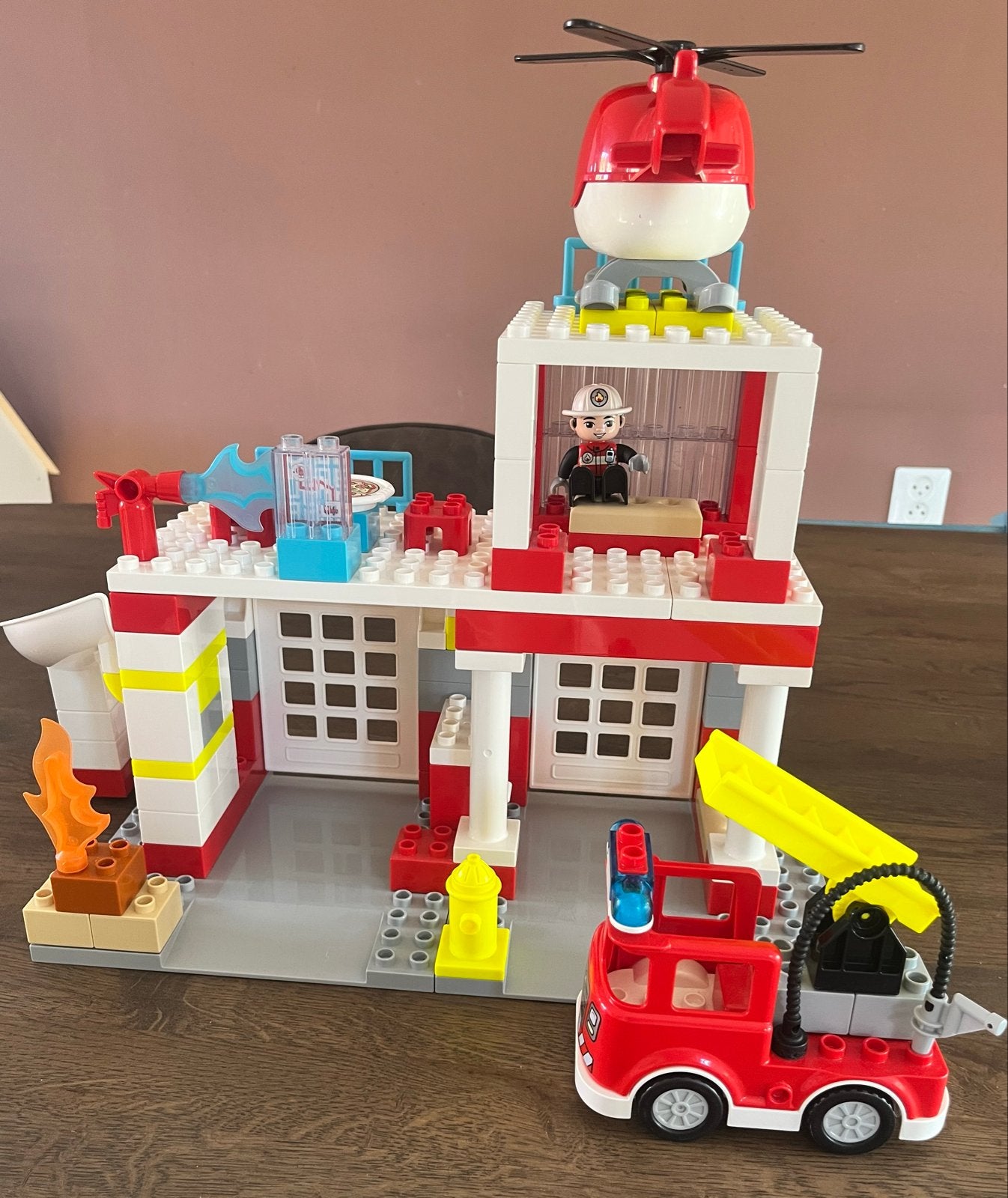Lego Duplo Brandweerkazerne & Helikopter (10970), Ophalen, Overige thema's, Zo goed als nieuw, Compleet