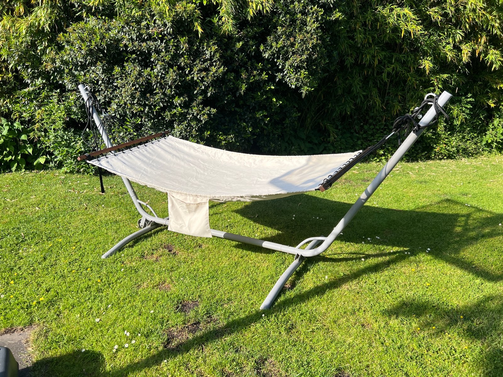 Comfortabele hangmat met standaard voor buiten, Ophalen, Zo goed als nieuw, Met standaard, Eenpersoons