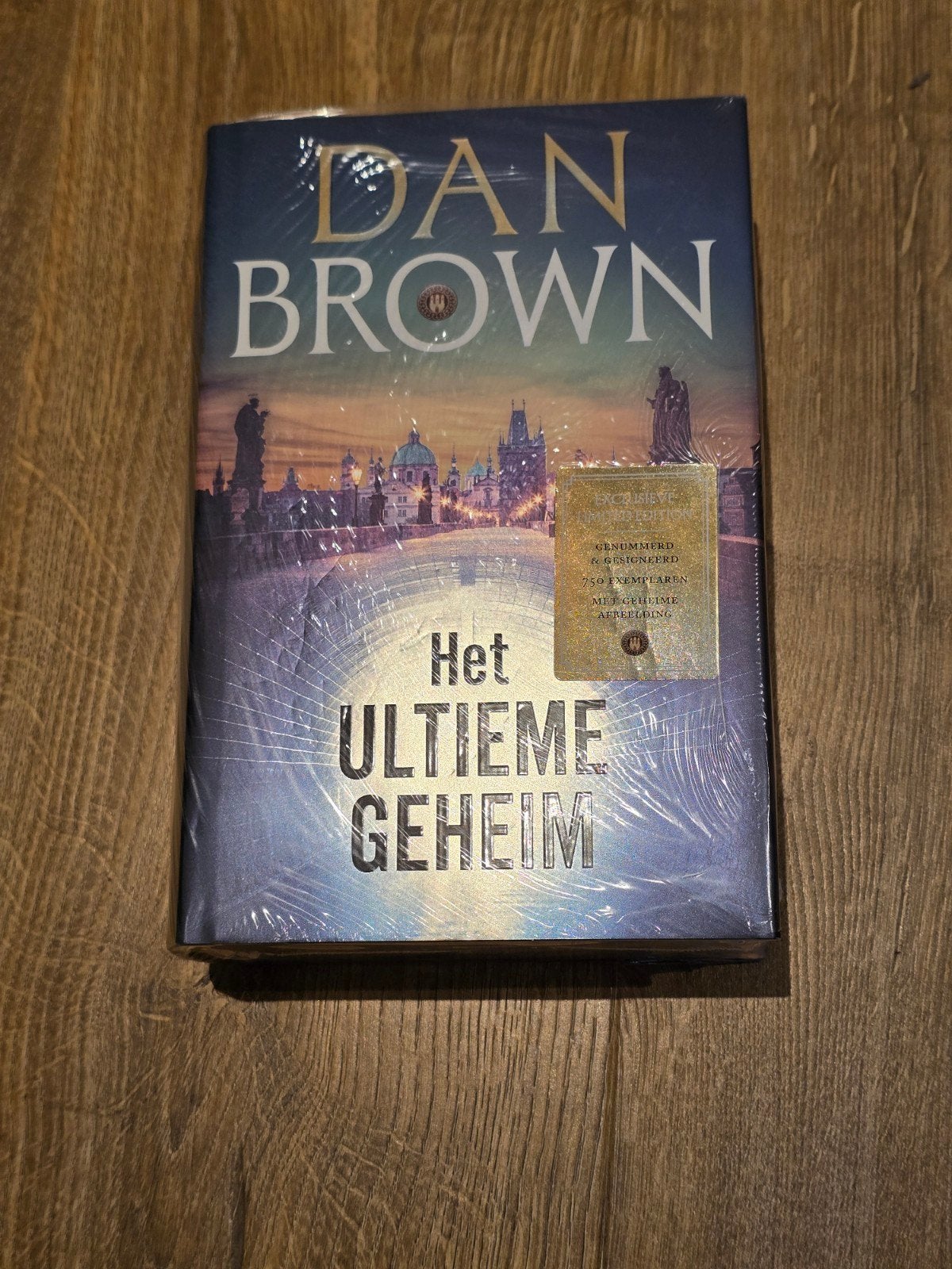 Dan Brown - Het ultieme geheim (luxe editie), Boeken, Nieuw, Ophalen of Verzenden, Nederland, Dan Brown