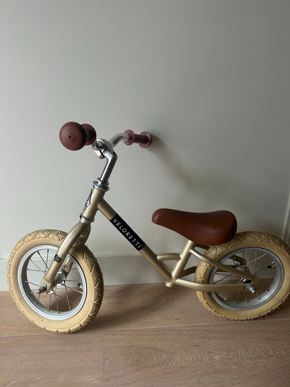 Veloretti loopfiets 12,5 inch goudkleurig, Ophalen, Gebruikt, Minder dan 16 inch