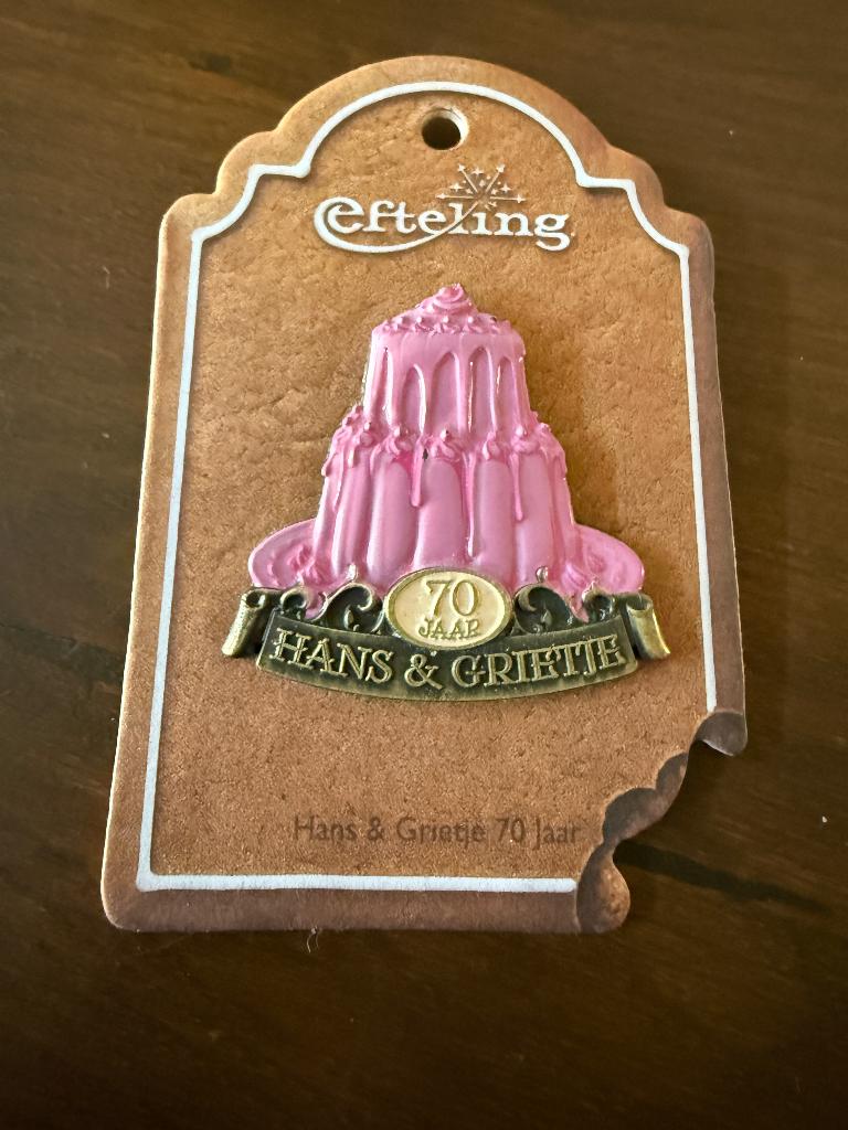 Efteling pin - Jubileum 2025 – Hans & Grietje 70 jaar, Verzamelen, Efteling, Ophalen of Verzenden, Nieuw, Button of Speldje