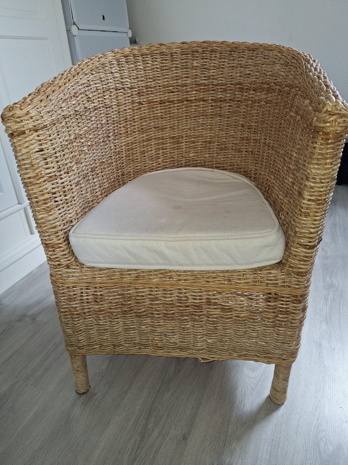 Rotan fauteuil met kussen, Huis en Inrichting, Minder dan 50 cm, Gebruikt, Minder dan 75 cm, Riet of Rotan