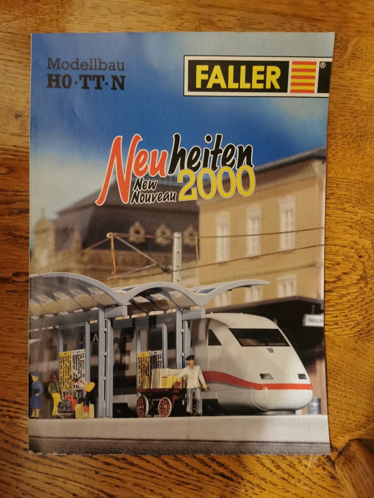 Faller Neuheiten 2000 Catalogus, Hobby en Vrije tijd, Analoog, Nieuw, Fleischmann, Gelijkstroom of Wisselstroom