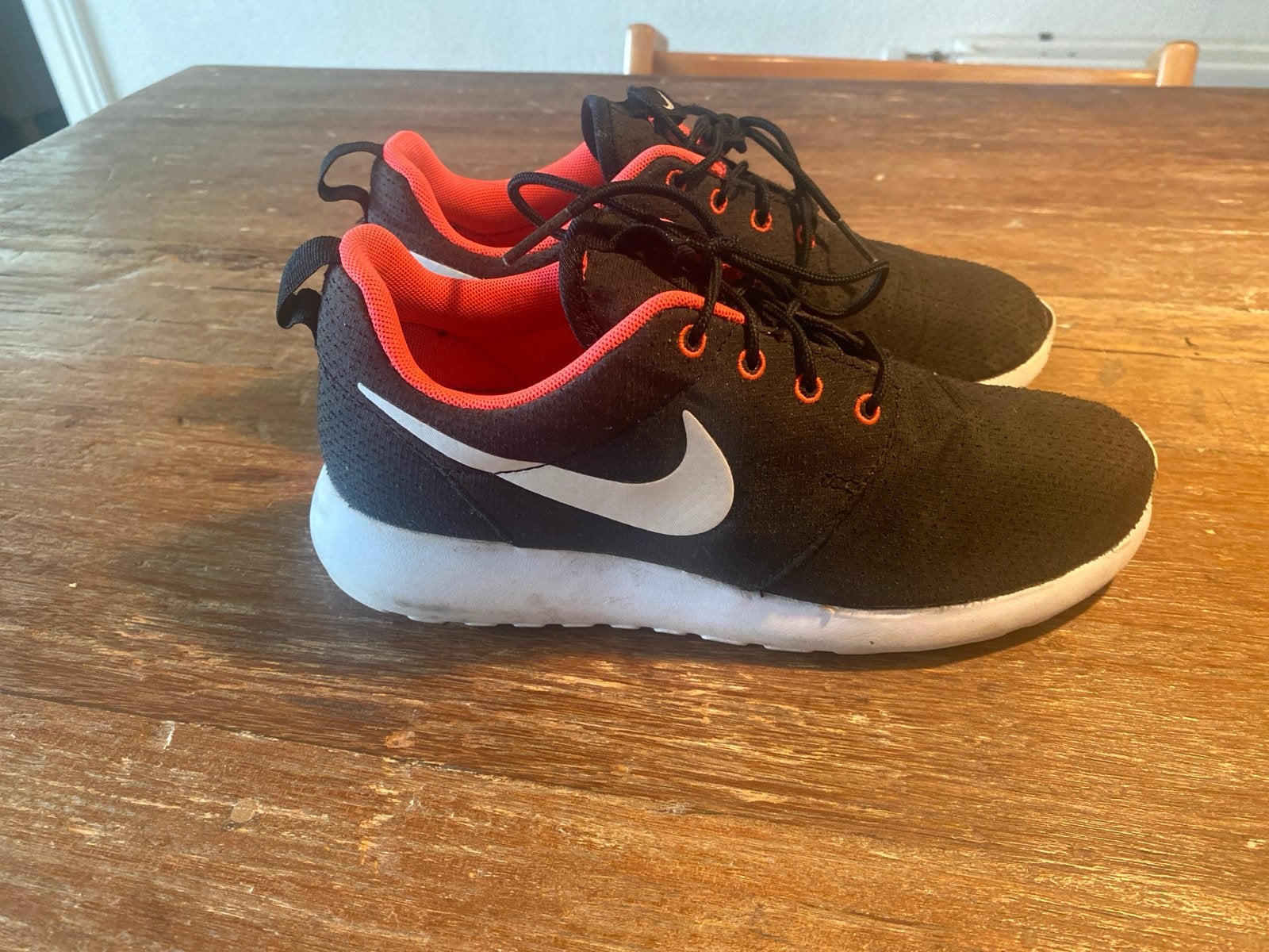 Nike Roshe One sneakers maat 39 zwart/rood, Ophalen of Verzenden, Gedragen, Zwart, Sneakers of Gympen
