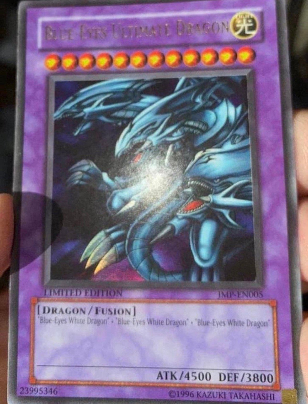 Yu-Gi-Oh! Blue Eyes Ultimate Dragon JMP Old Jump Promo !, Hobby en Vrije tijd, Ophalen of Verzenden, Gebruikt, Losse kaart, Foil