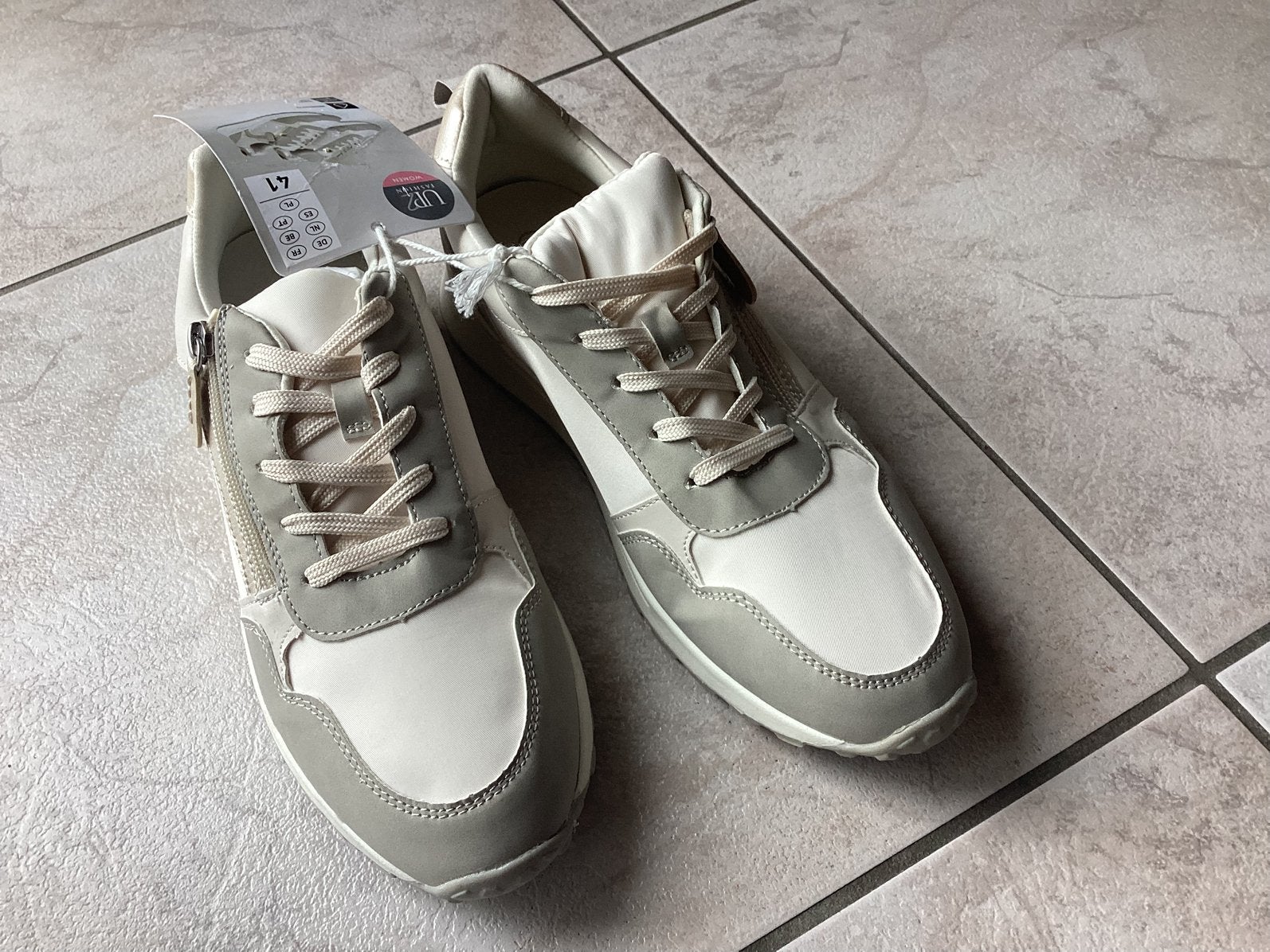 Nieuwe damesschoenen maat 41, Kleding | Dames, Schoenen, Beige, Nieuw, Ophalen of Verzenden, Sneakers of Gympen