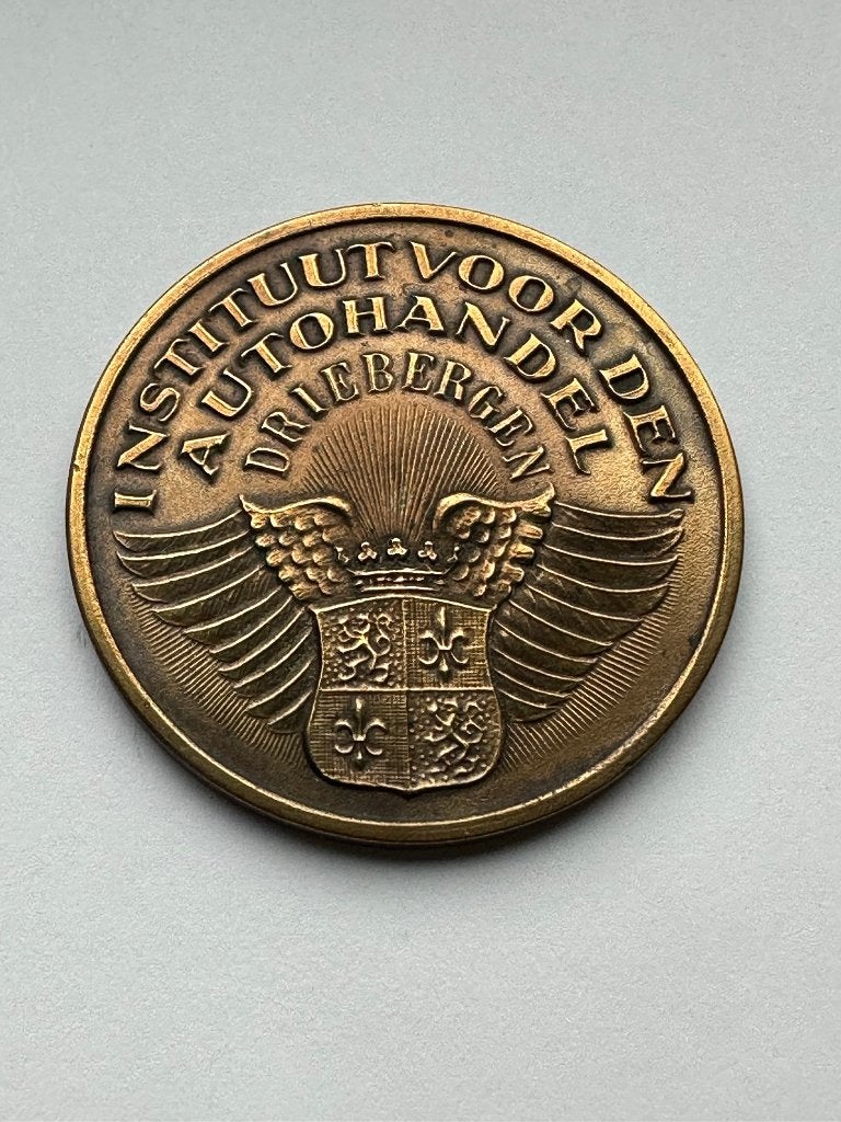Instituut voor Den Autohandel Driebergen badge.  1952, Ophalen of Verzenden, Gebruikt, Overige typen