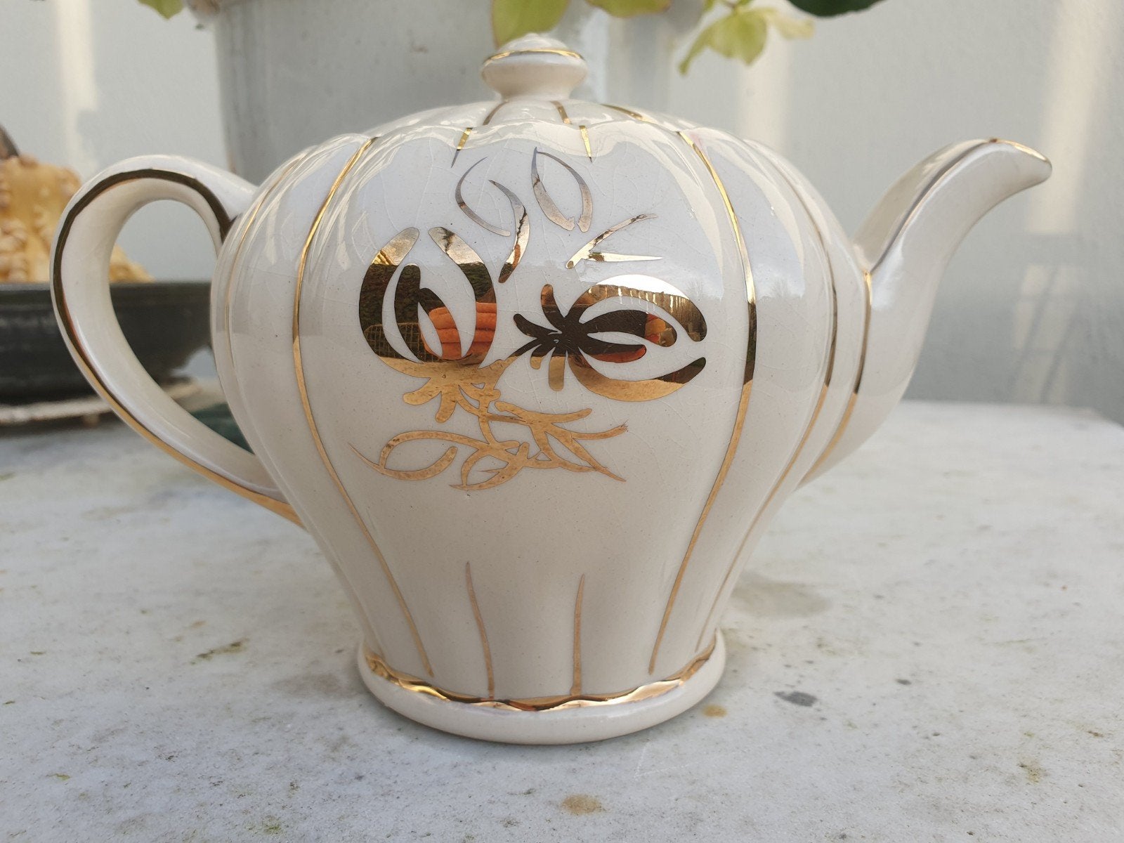 Sudlow's, Burslem,, England: Theepot Rita met goudopdruk, Ophalen of Verzenden