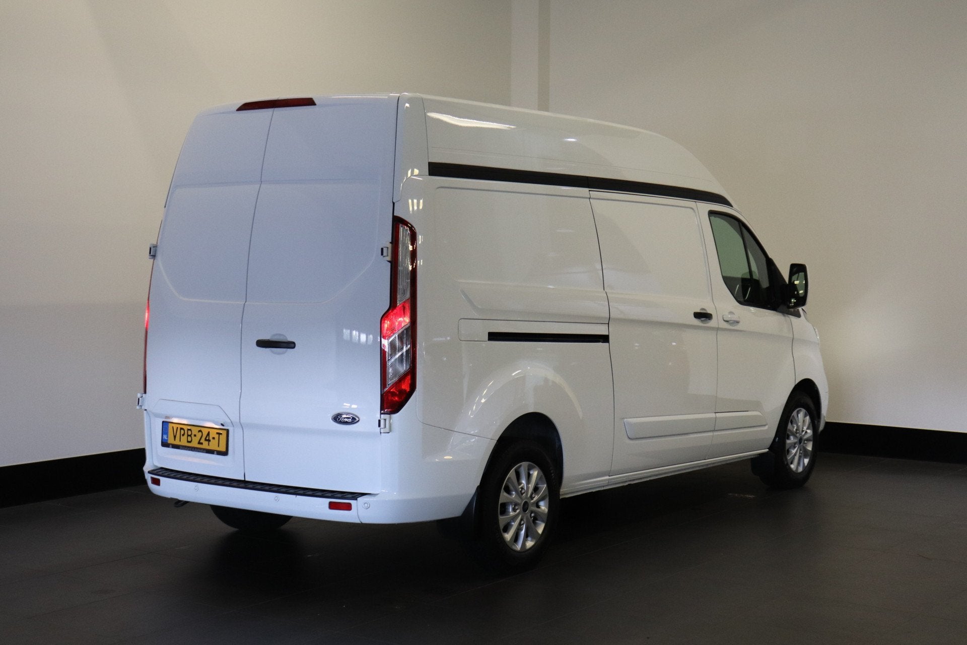 Ford Transit Custom 2.0 TDCI 130PK L2H2 Automaat EURO 6 - Ai, 2095 kg, Stof, 4 cilinders, Wit