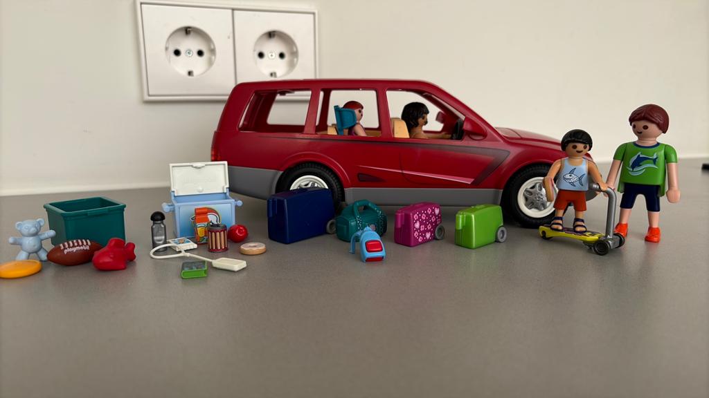Playmobil Gezinswagen 9421 zgan, Ophalen of Verzenden, Zo goed als nieuw, Complete set