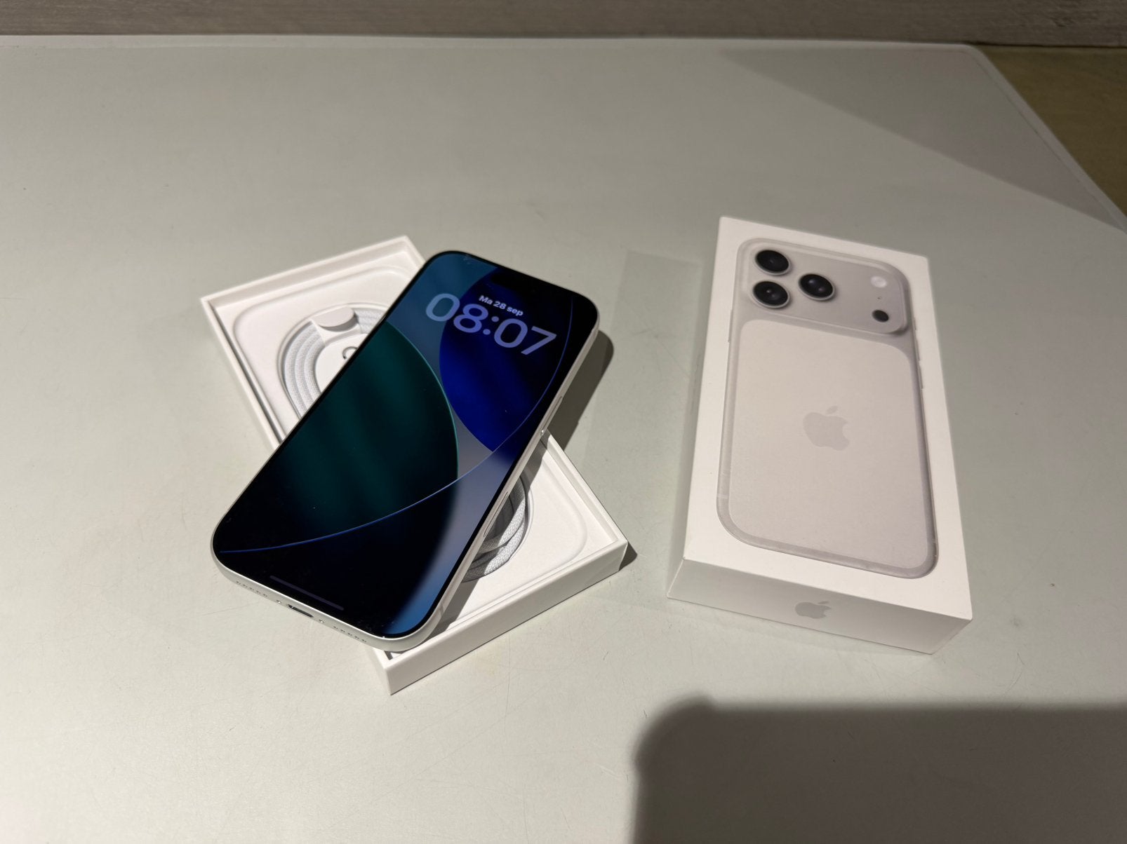 Apple iPhone 17 Pro 256GB Zilver, Ophalen of Verzenden, Zo goed als nieuw, Nvt, Nvt