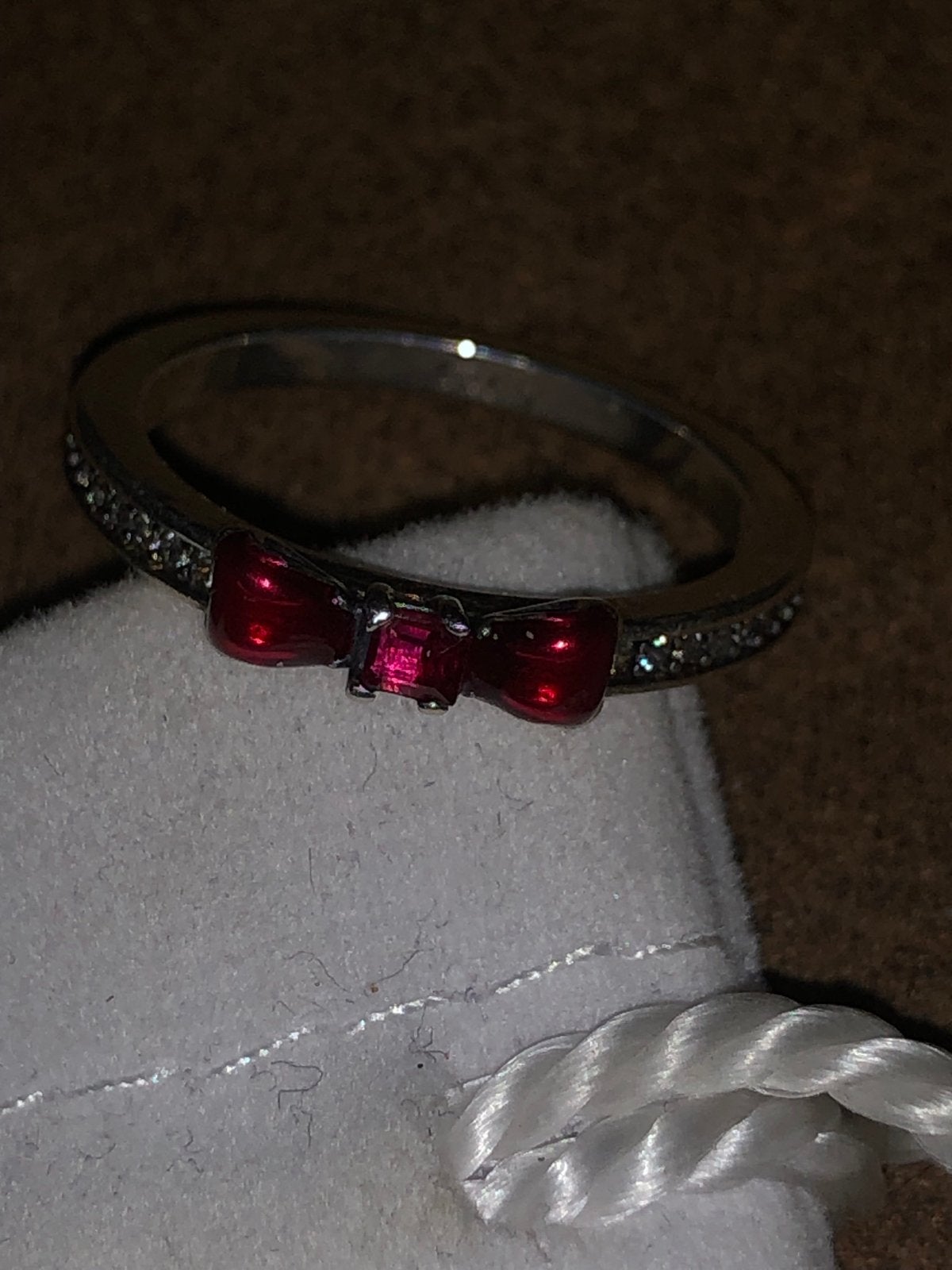 Zilveren Mini Mouse Ring met Rode Strik en Kristallen, Met kristal, Ophalen of Verzenden, Zo goed als nieuw, 17 tot 18